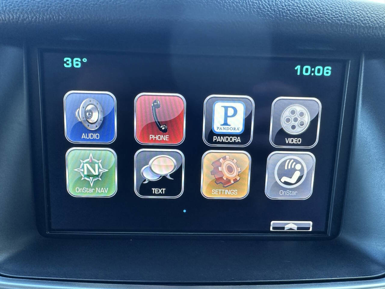 Used 2015 Chevrolet Suburban LT w/ Luxury Package AWD/4WD image 34