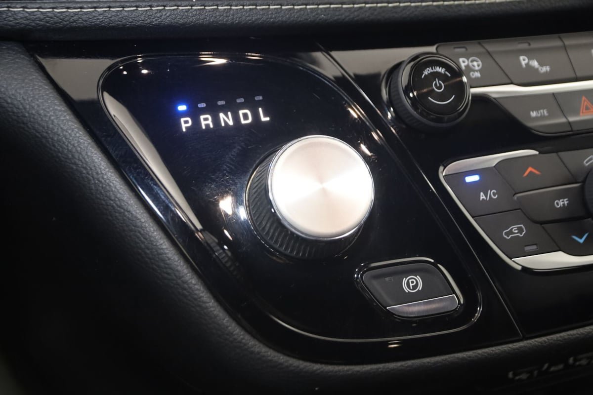 Used 2021 Chrysler Pacifica Touring-L w/ S Appearance Package FWD image 7