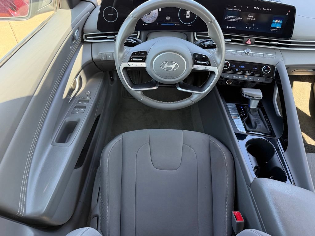 Used 2025 Hyundai Elantra SEL FWD image 9