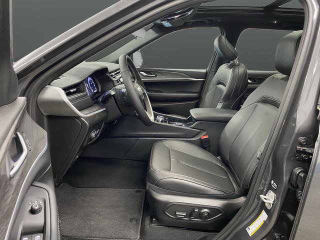 New 2025 Jeep Grand Cherokee Limited w/ Trailer Tow Package image 4