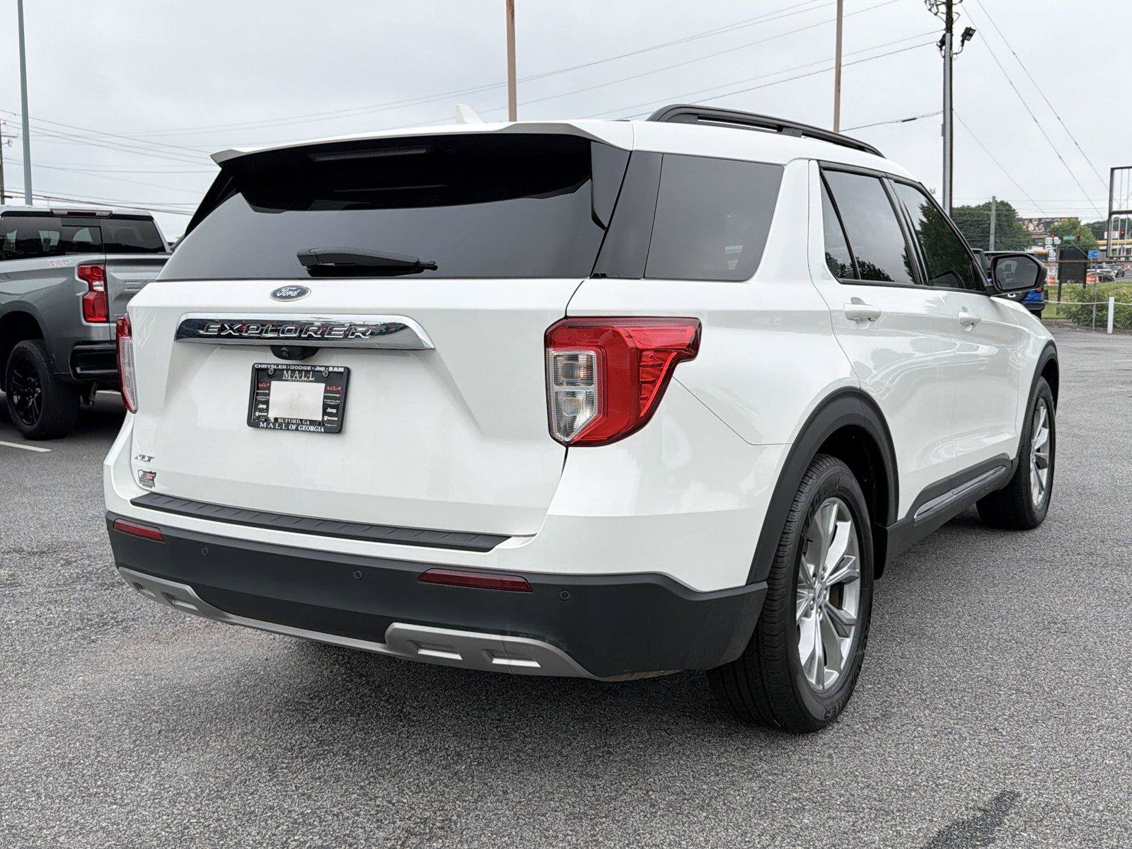 Used 2023 Ford Explorer XLT w/ Equipment Group 202A RWD image 5