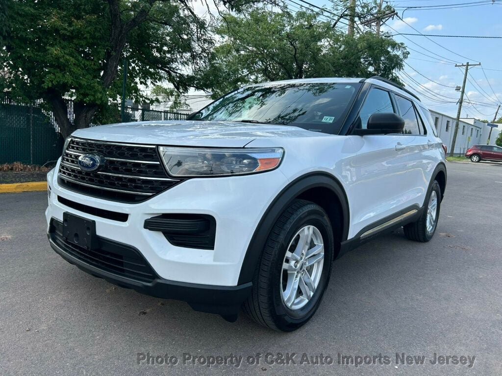 Used 2022 Ford Explorer XLT AWD/4WD image 2