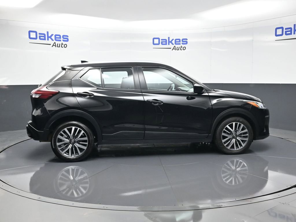 Used 2024 Nissan Kicks SV image 9