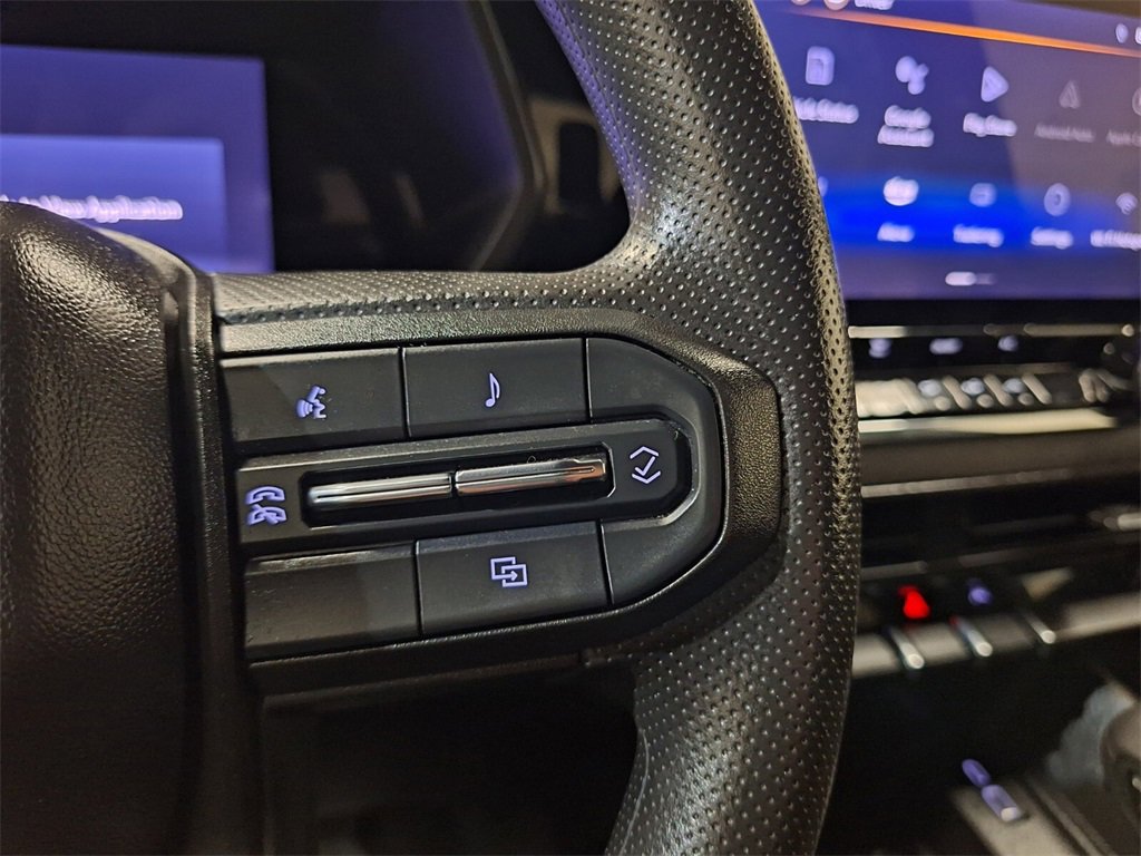 Used 2023 Chevrolet Colorado W/T image 17