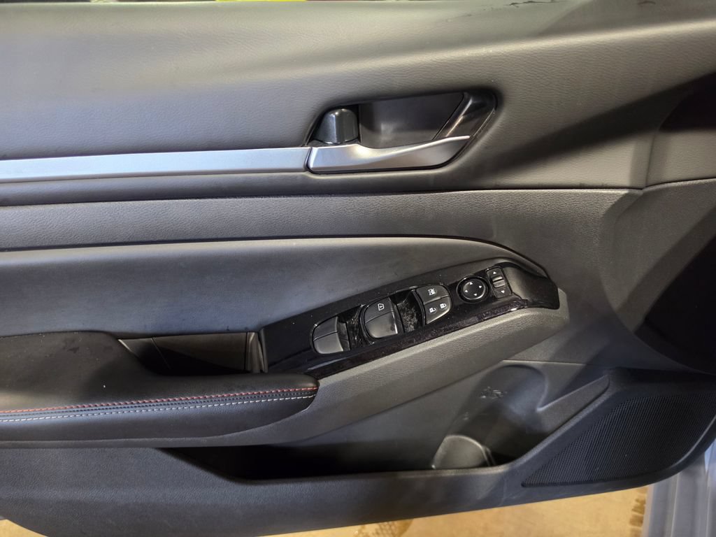 Used 2025 Nissan Altima 2.5 SR w/ SR Premium Package FWD image 5