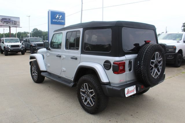 Used 2024 Jeep Wrangler Unlimited Sahara w/ Technology Group AWD/4WD image 3