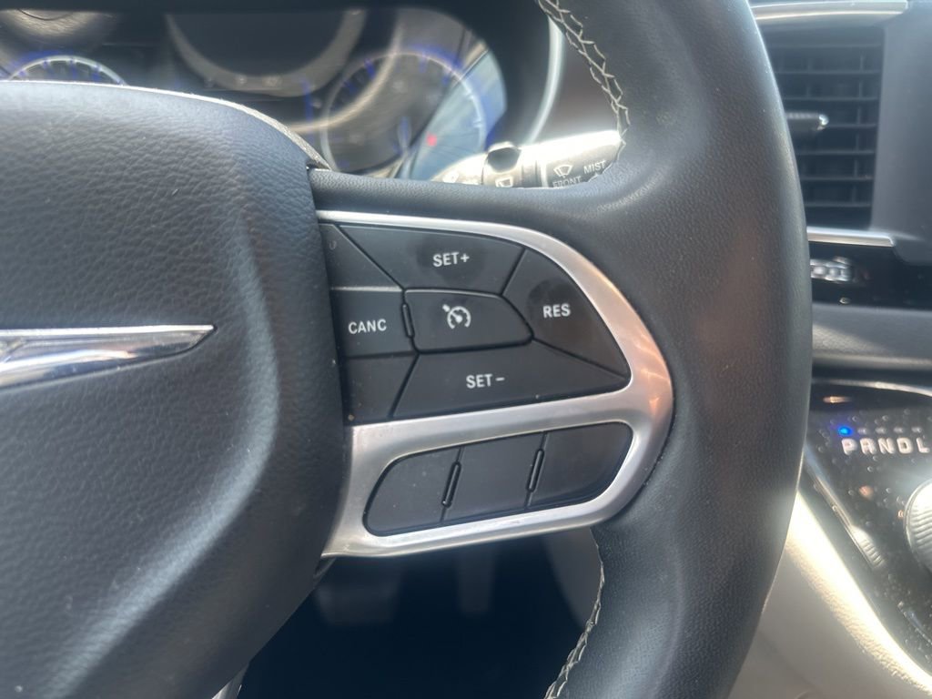 Used 2022 Chrysler Voyager LX image 29