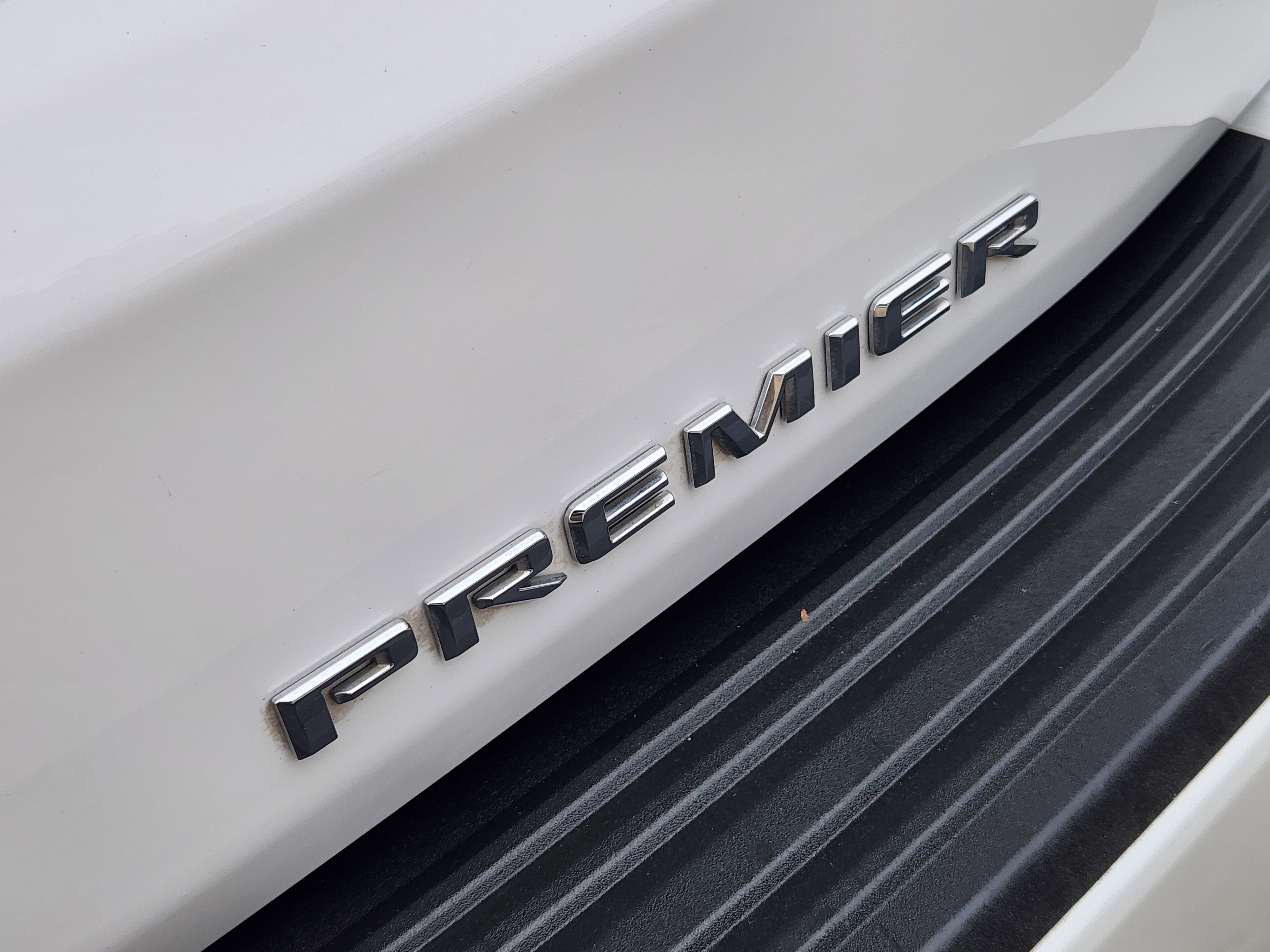 Used 2023 Chevrolet Tahoe Premier RWD image 13