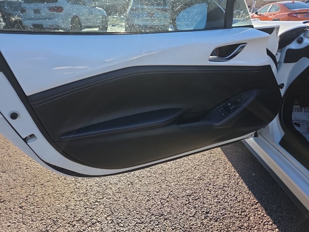 Used 2021 MAZDA MX-5 Miata RF Grand Touring image 13