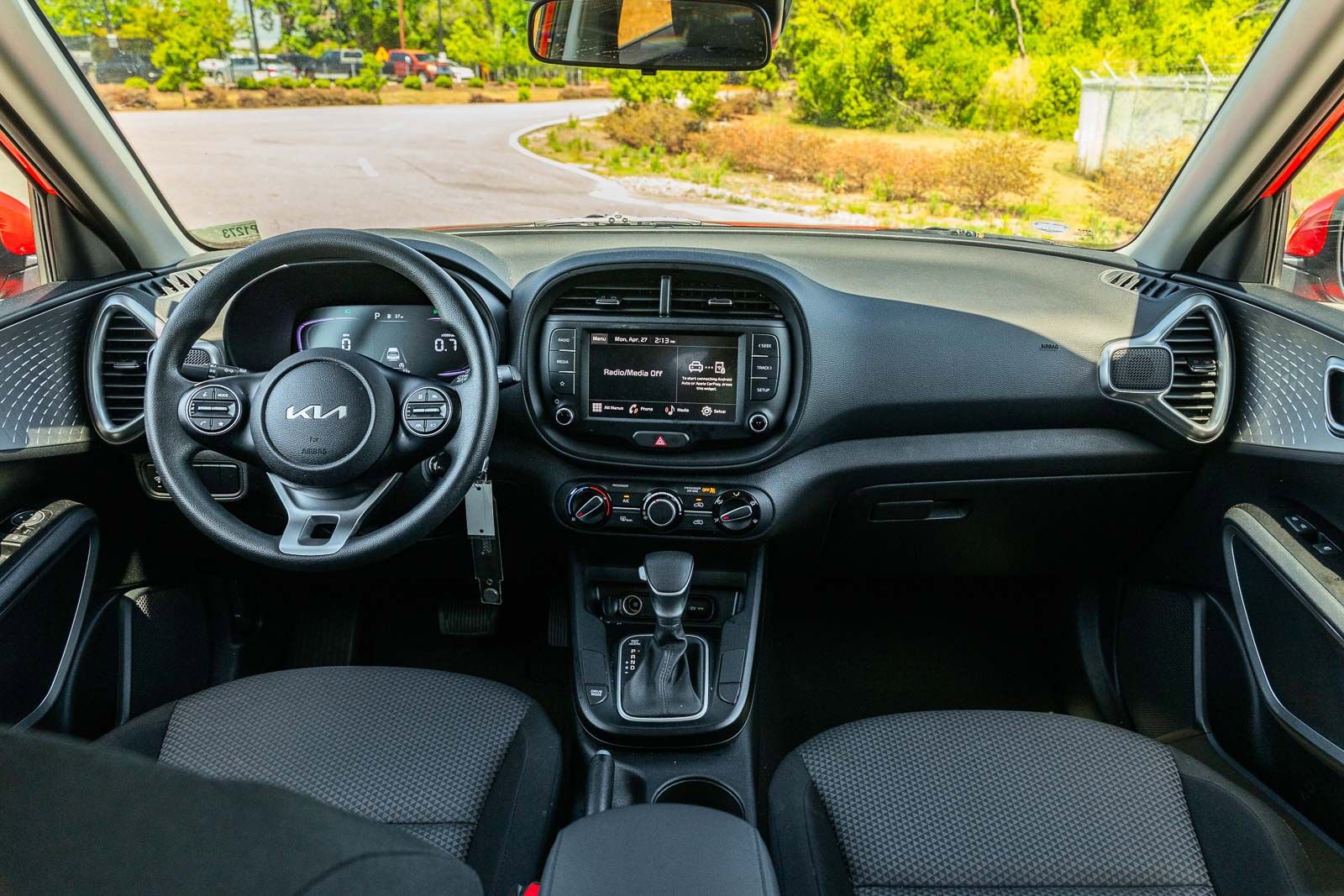 Used 2025 Kia Soul LX w/ LX Technology Package FWD image 21