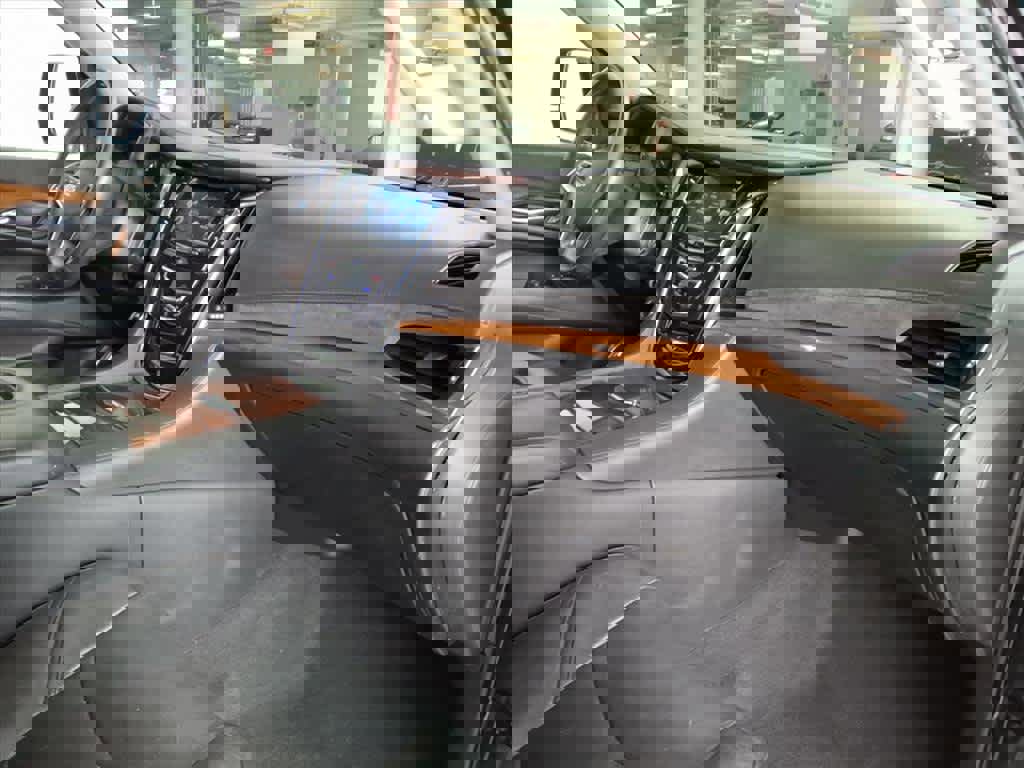 Used 2020 Cadillac Escalade Luxury w/ Escalade Sport Edition image 19