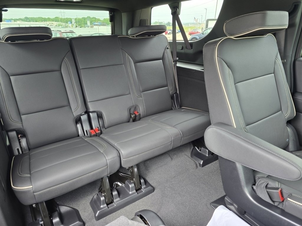 New 2025 Chevrolet Suburban Premier image 13