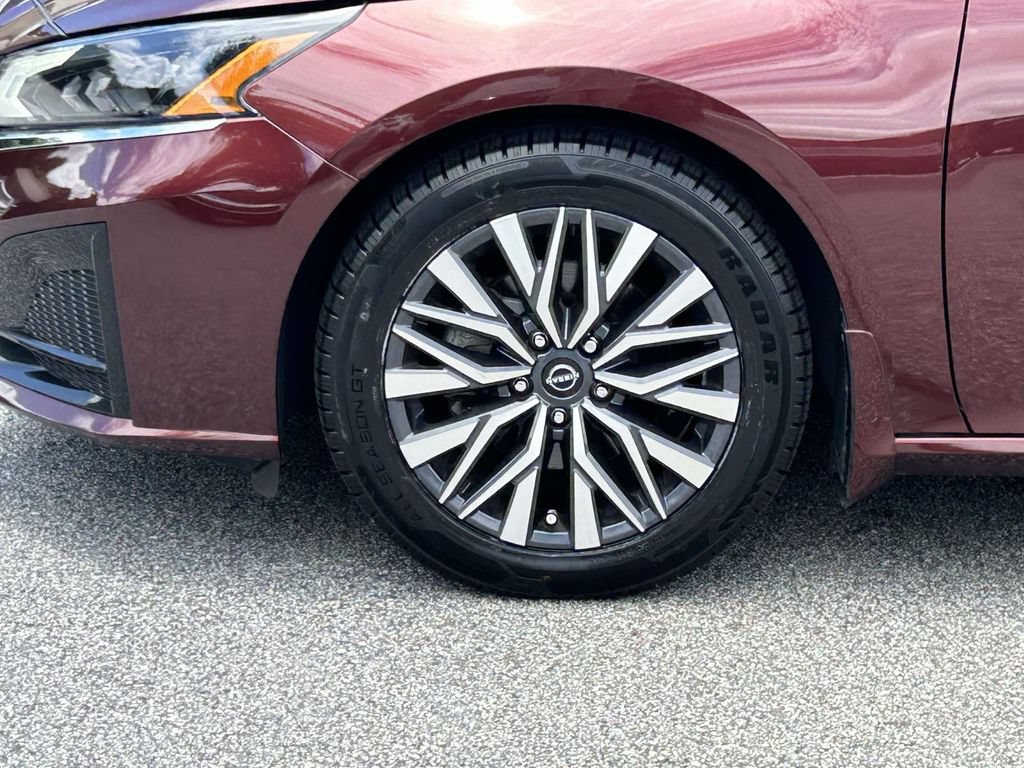 Used 2023 Nissan Altima 2.5 SV FWD image 9