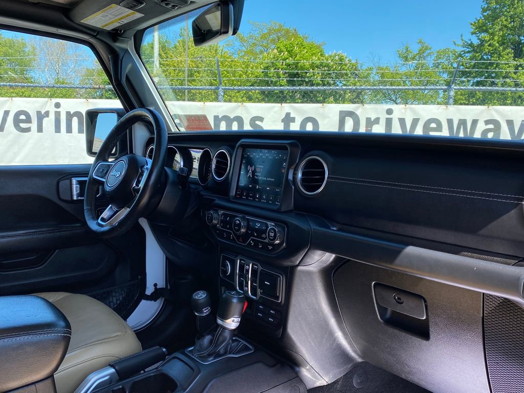 Used 2018 Jeep Wrangler Unlimited Sahara AWD/4WD image 19