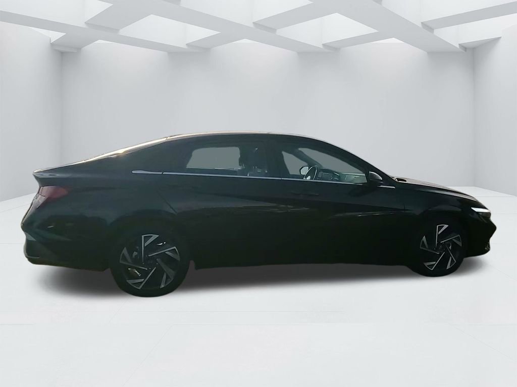 Certified 2024 Hyundai Elantra Limited image 4