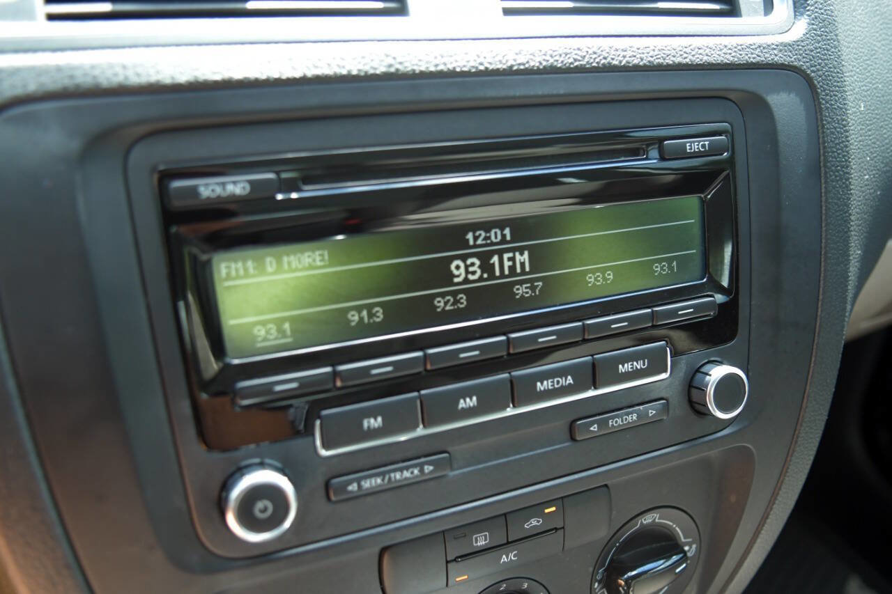 Used 2014 Volkswagen Jetta S image 40