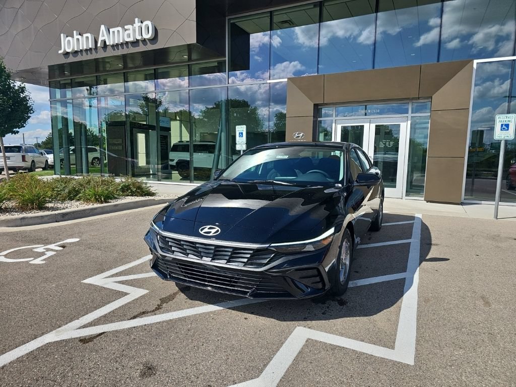 New 2026 Hyundai Elantra SE FWD image 1