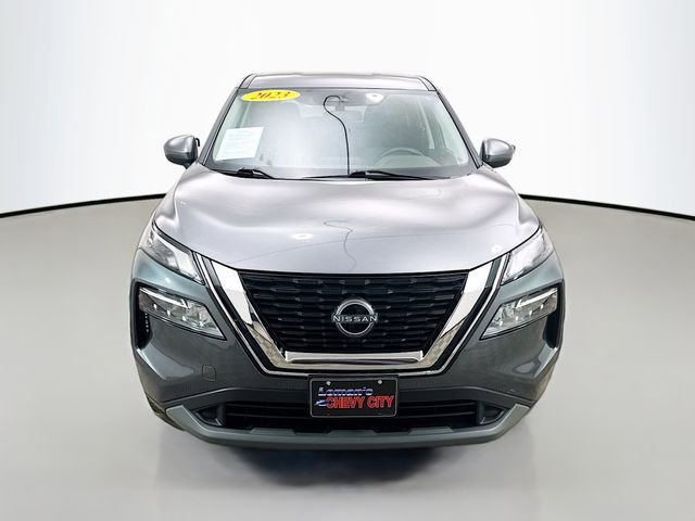 Used 2023 Nissan Rogue SV image 2