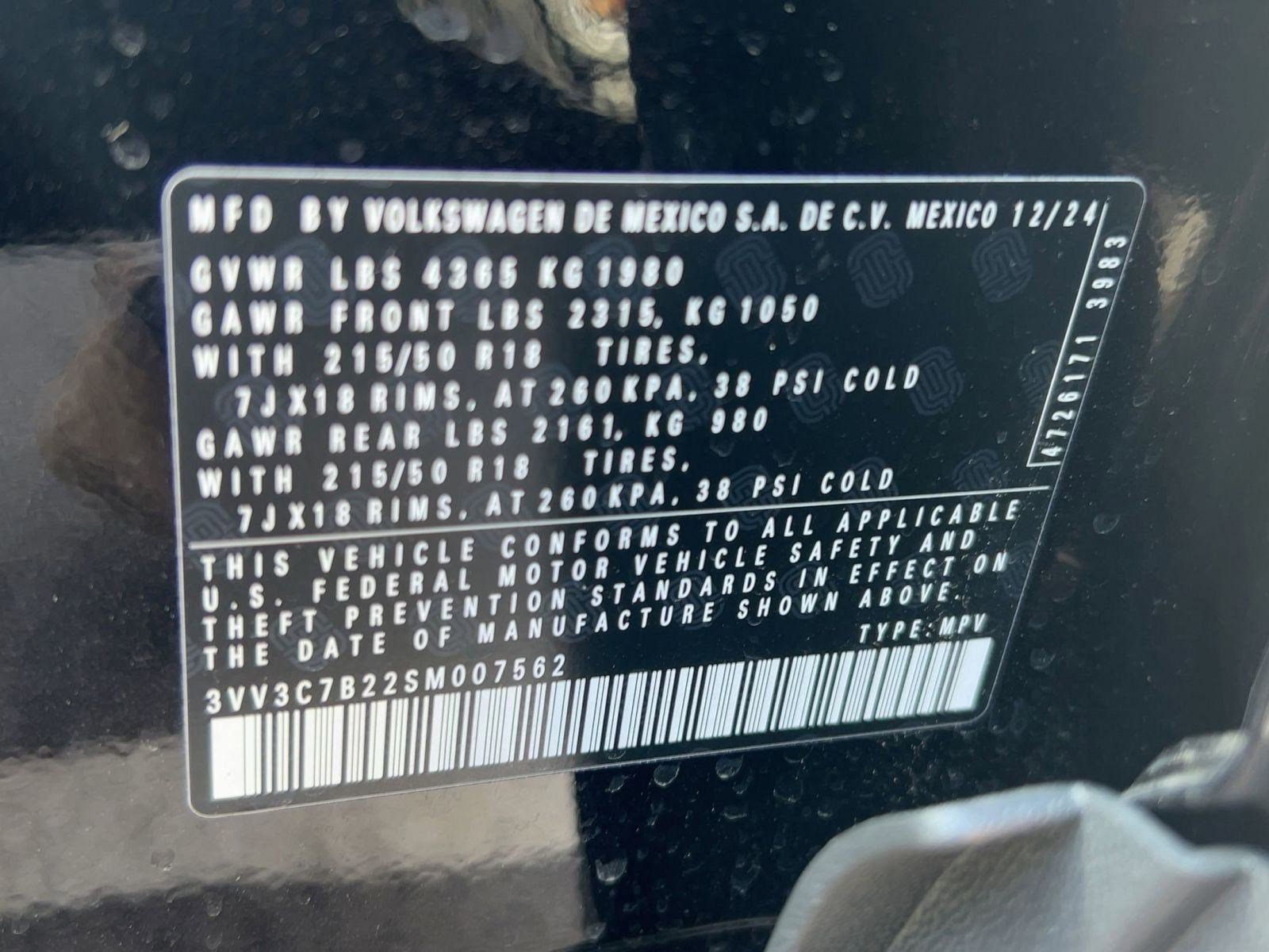 Used 2025 Volkswagen Taos SE image 19