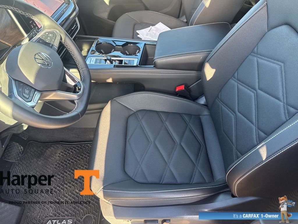 Used 2025 Volkswagen Atlas SE image 13