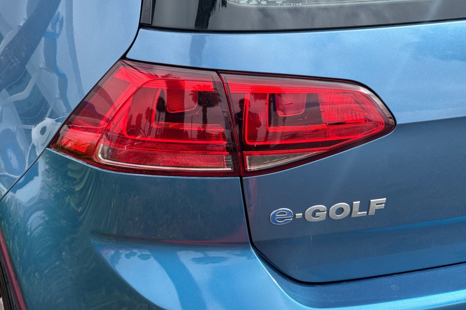Used 2015 Volkswagen e-Golf SEL Premium FWD image 30