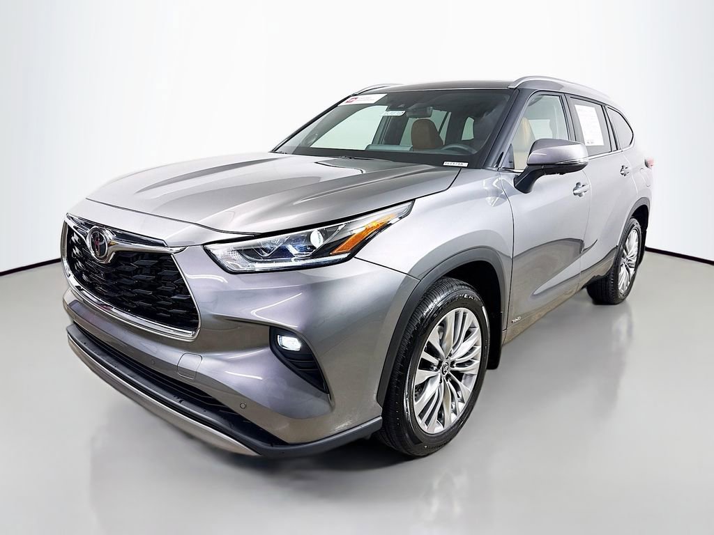 Certified 2026 Toyota Highlander Platinum AWD/4WD image 3