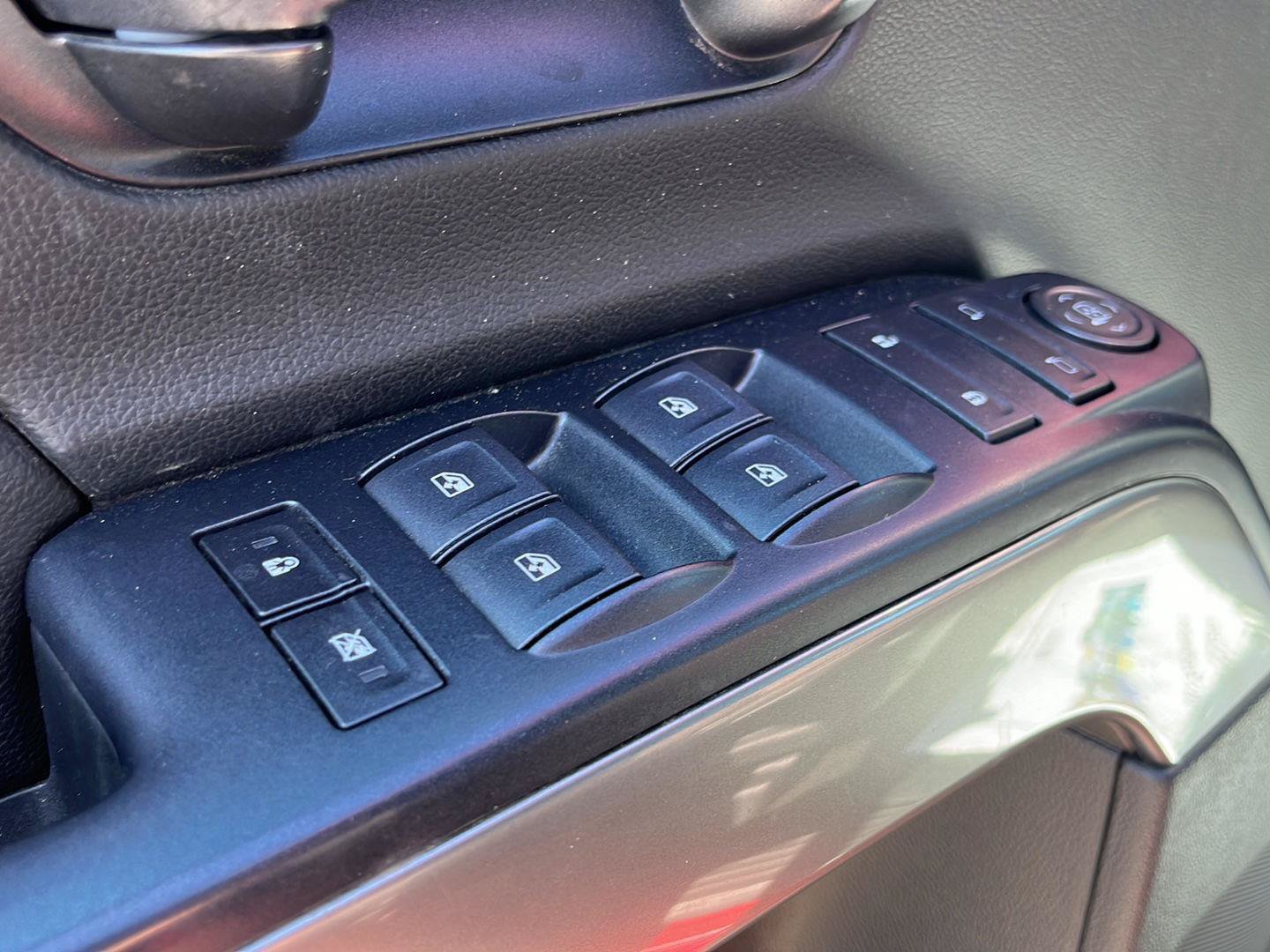 Used 2018 Chevrolet Silverado 1500 LT w/ All Star Edition AWD/4WD image 10