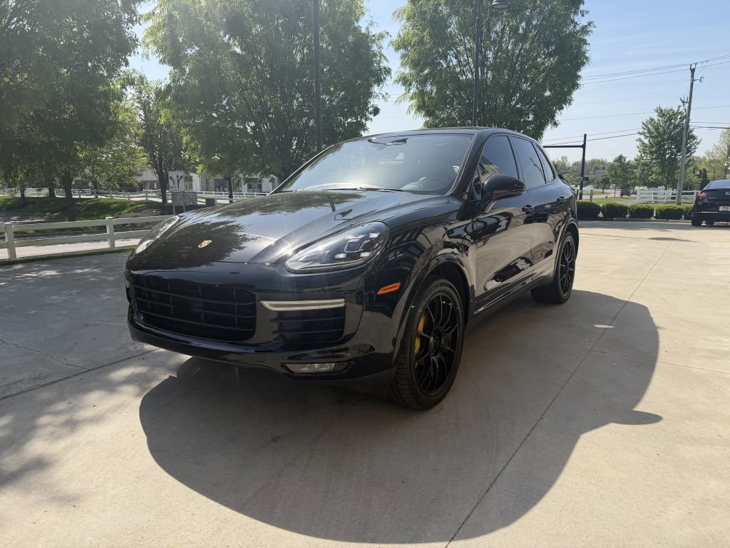 Used 2018 Porsche Cayenne Turbo S AWD/4WD image 5