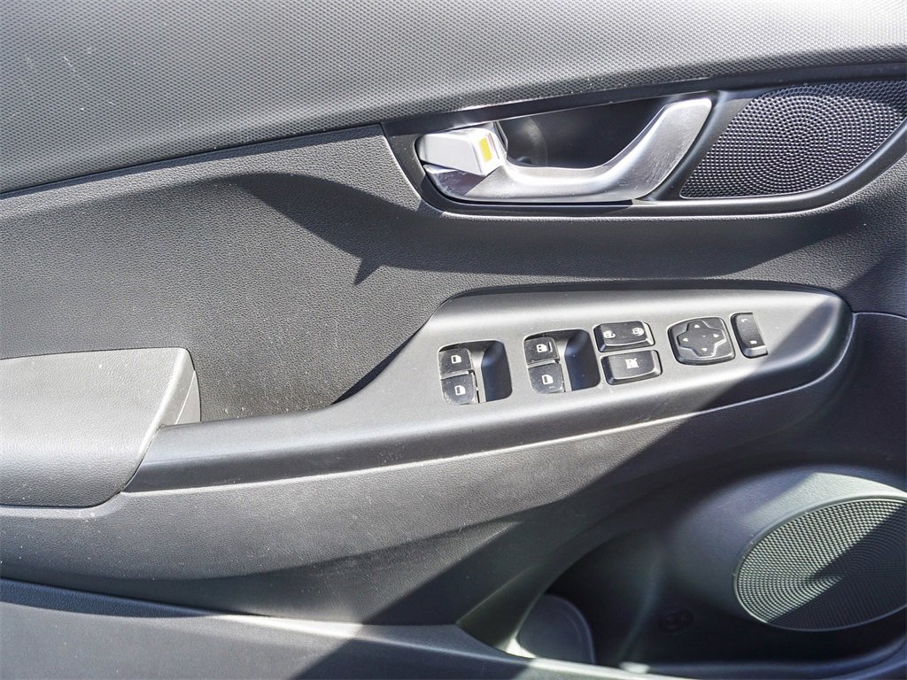 Used 2022 Hyundai Kona SEL image 18