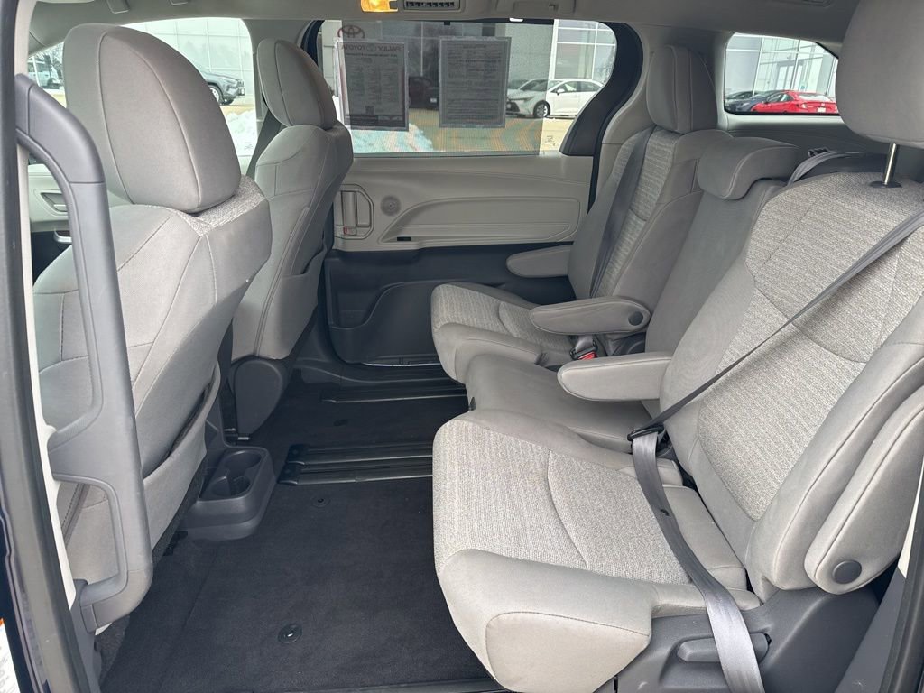 Used 2021 Toyota Sienna LE w/ LE Plus Package FWD image 10