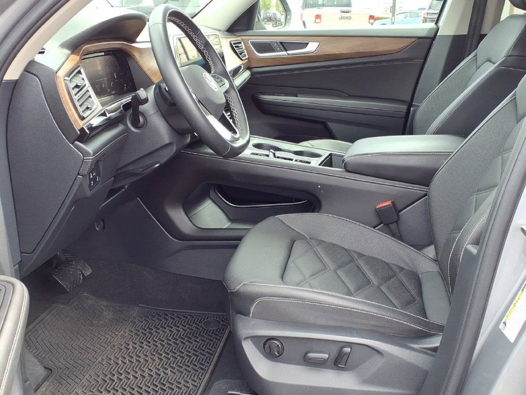Used 2025 Volkswagen Atlas SE AWD/4WD image 9
