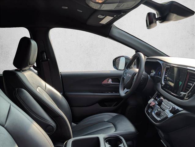 Used 2025 Chrysler Pacifica Select FWD image 28