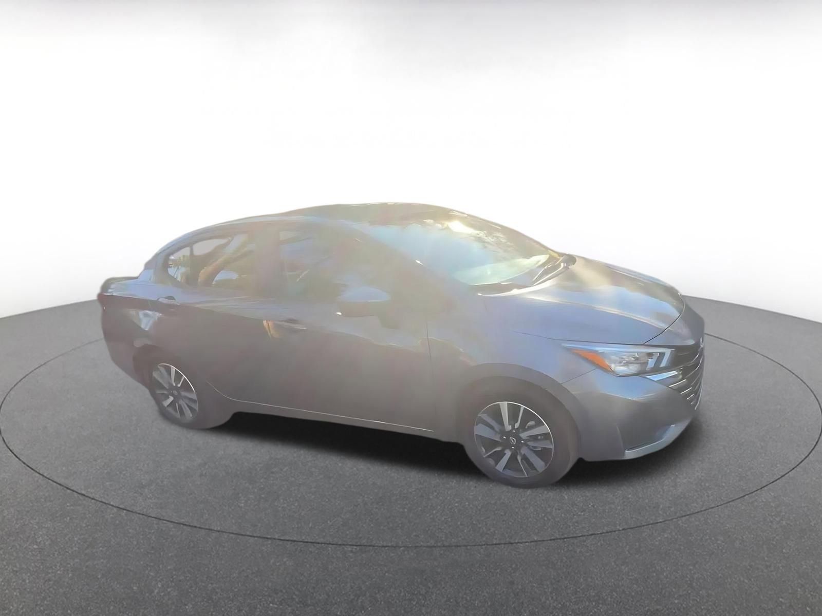 Used 2025 Nissan Versa SV image 2