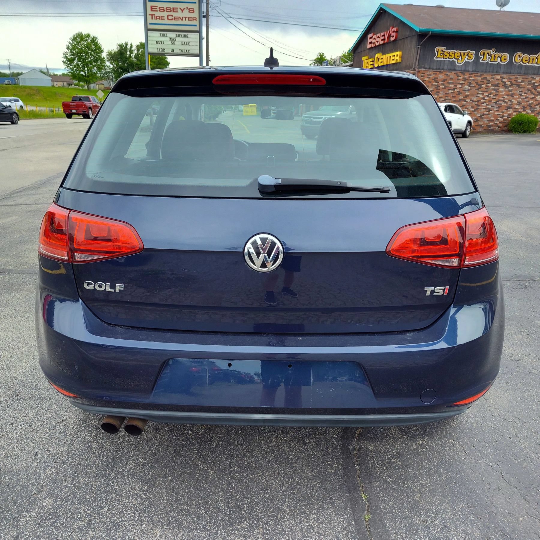 Used 2015 Volkswagen Golf S FWD image 4