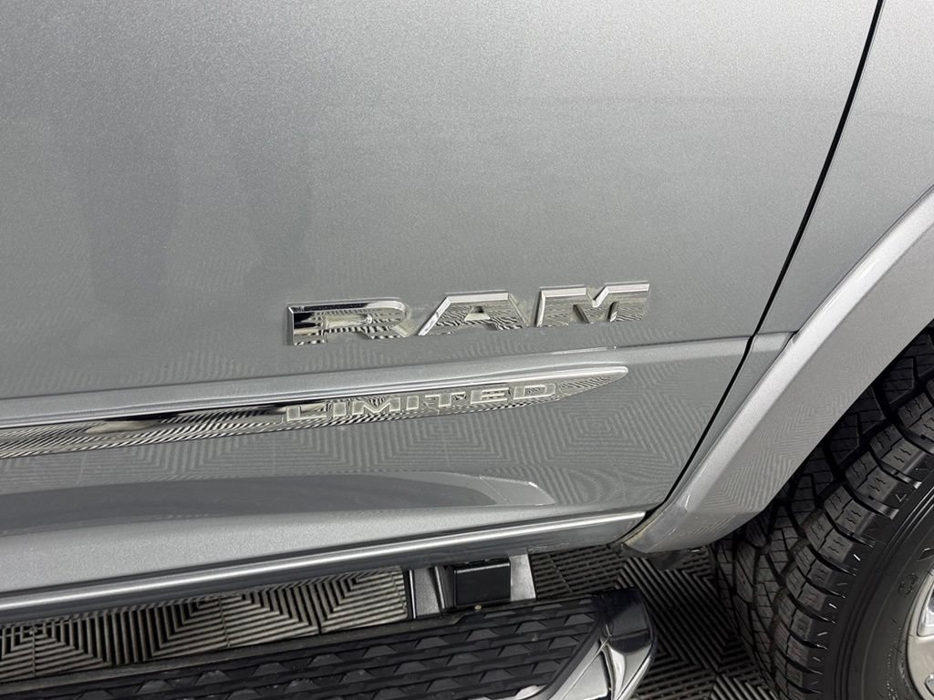 Used 2022 RAM 2500 Limited w/ Body Color Bumper Group AWD/4WD image 11