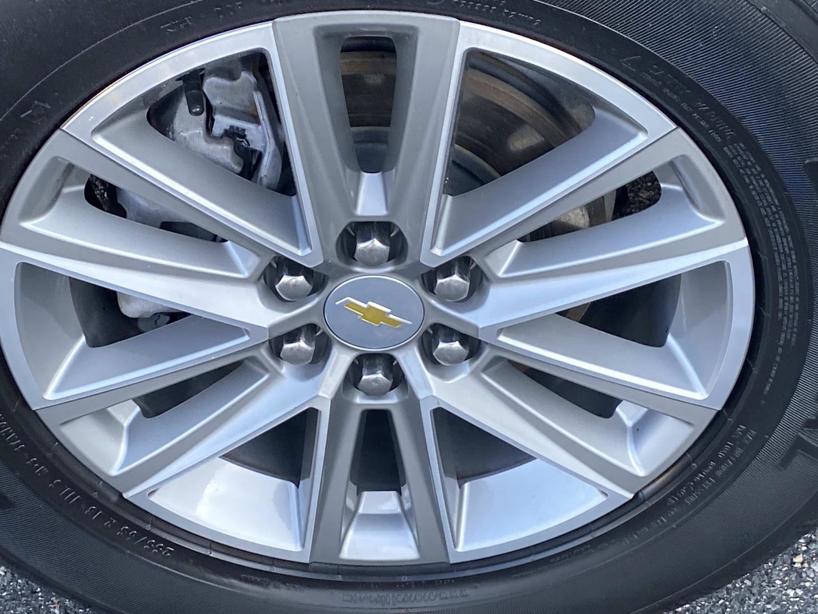 Used 2022 Chevrolet Traverse LT w/ LPO, Floor Liner Package image 26