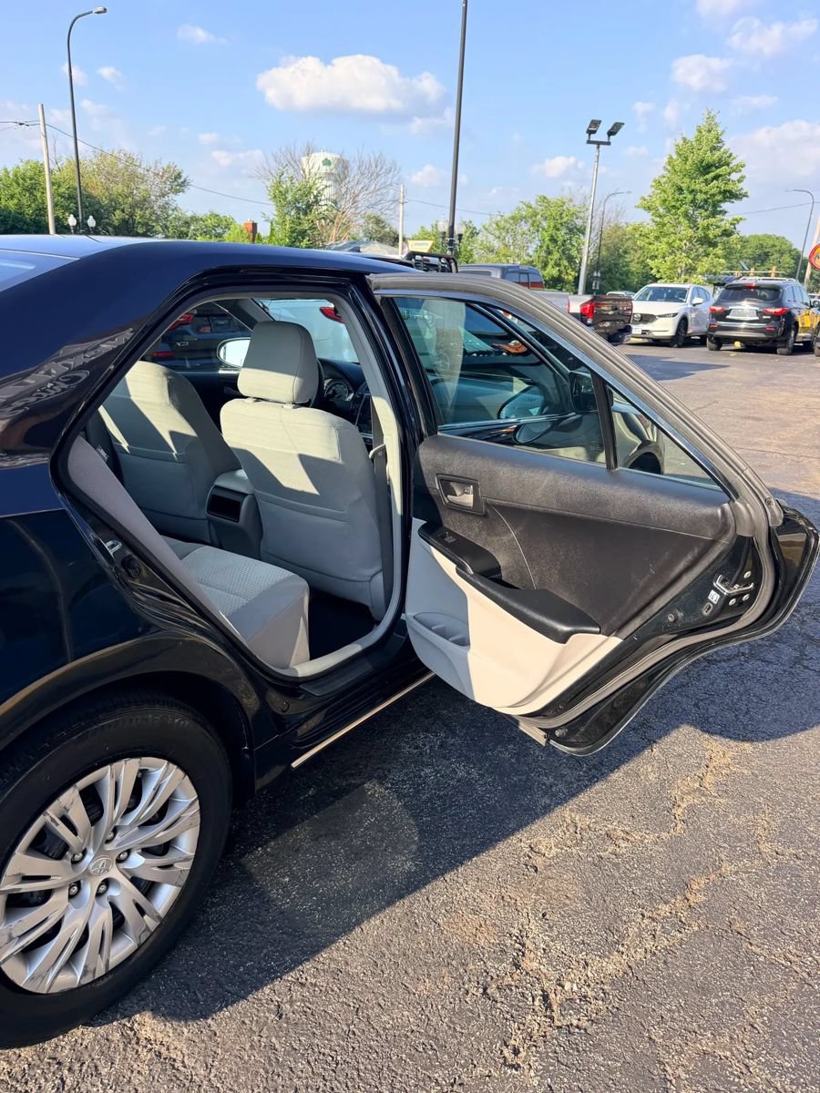 Used 2012 Toyota Camry LE FWD image 10