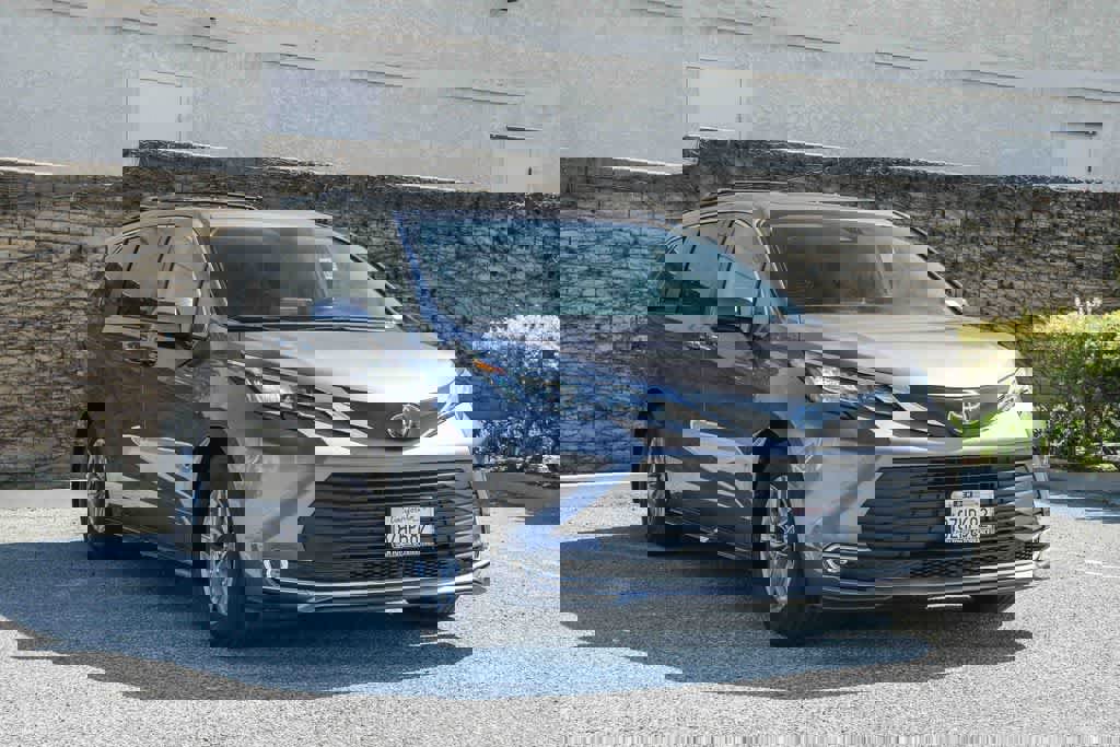 Used 2022 Toyota Sienna XLE w/ XLE Plus Package video 3