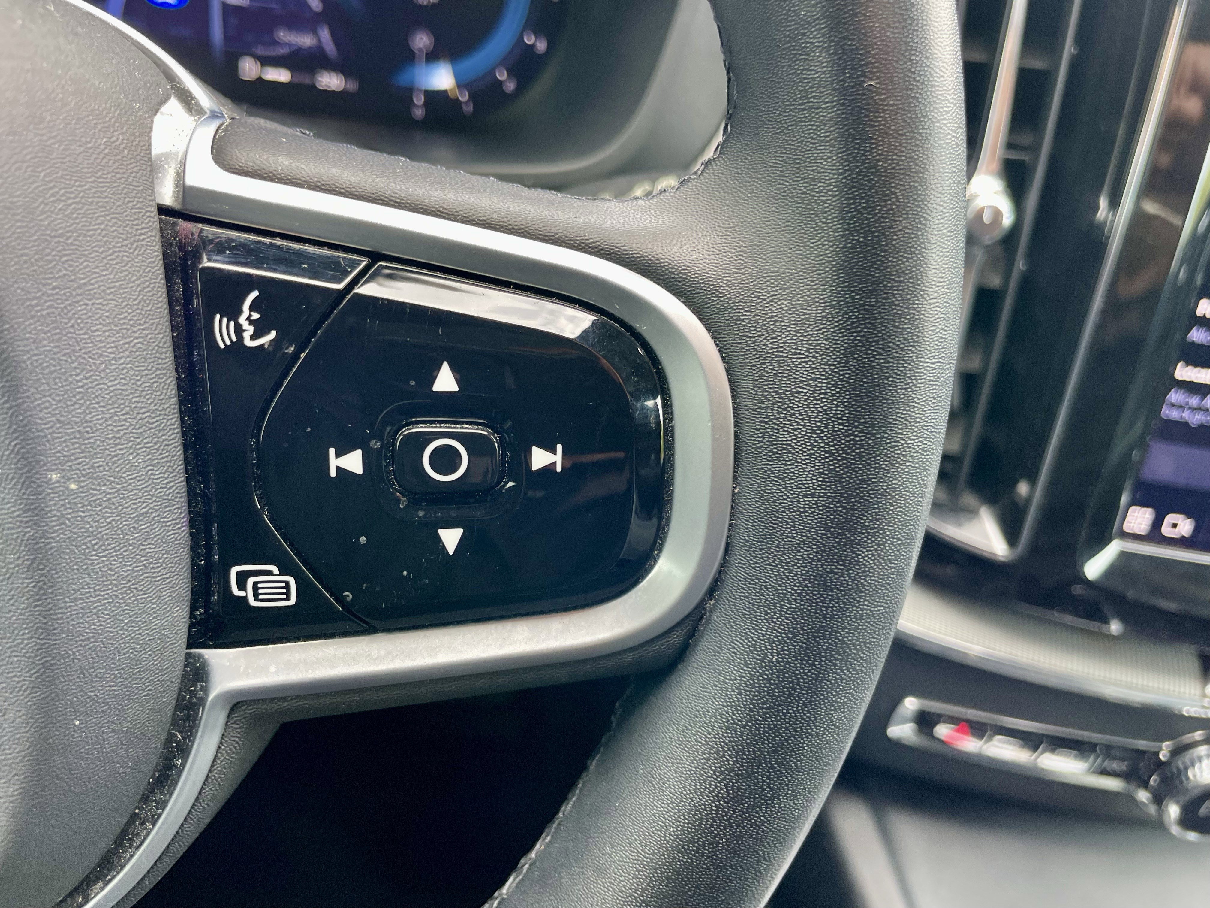 Used 2022 Volvo XC60 B6 R-Design w/ Advanced Package image 22