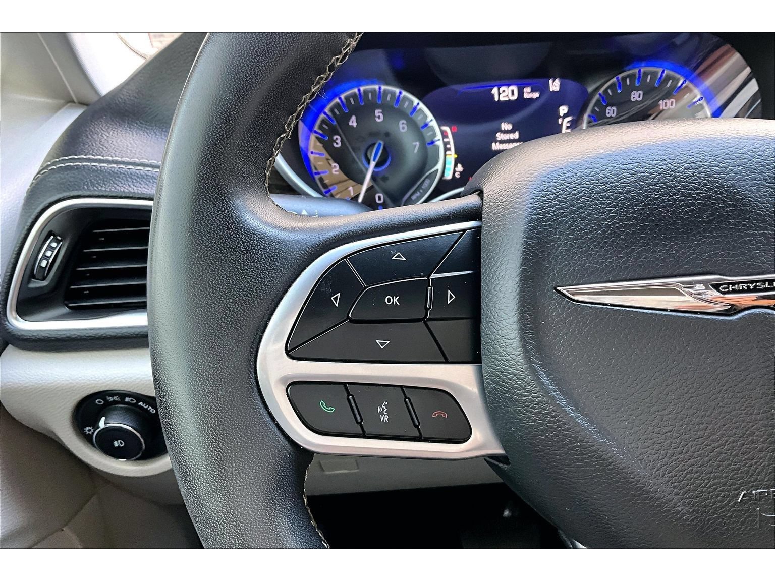 Used 2022 Chrysler Pacifica Limited FWD image 11
