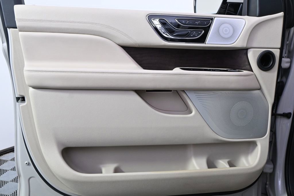 Used 2021 Lincoln Navigator Reserve AWD/4WD image 24