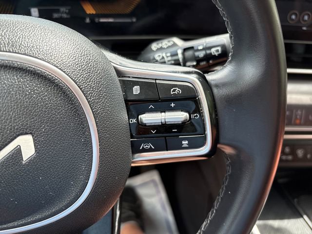 Used 2025 Kia Carnival EX FWD image 12