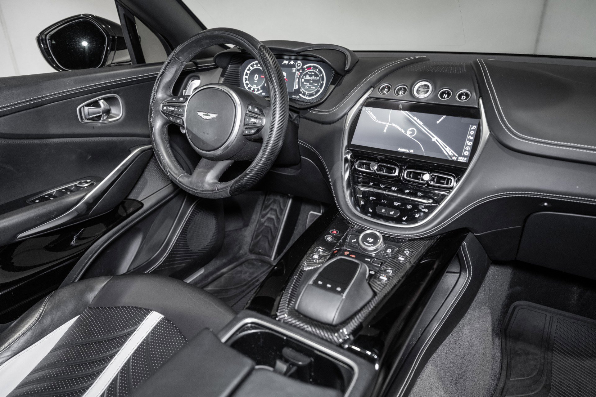 Used 2023 Aston Martin DBX 707 image 23