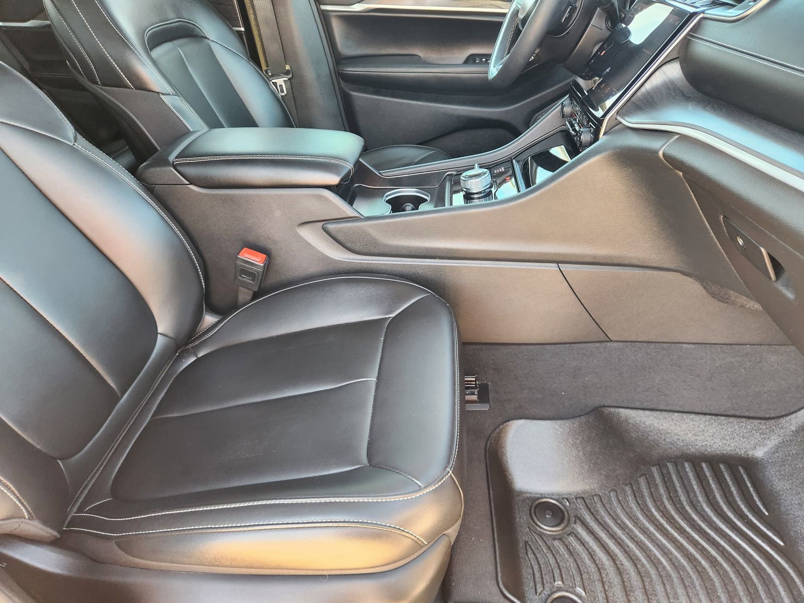 Used 2025 Jeep Grand Cherokee Limited image 16