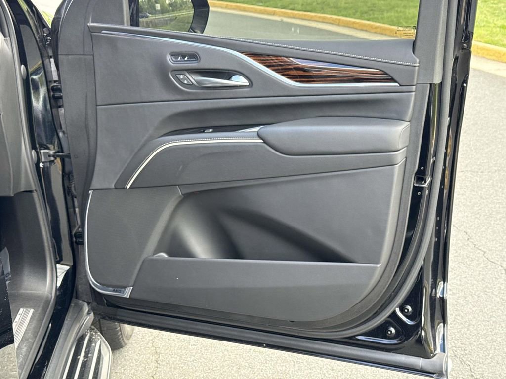 Used 2023 Cadillac Escalade ESV Luxury RWD image 26