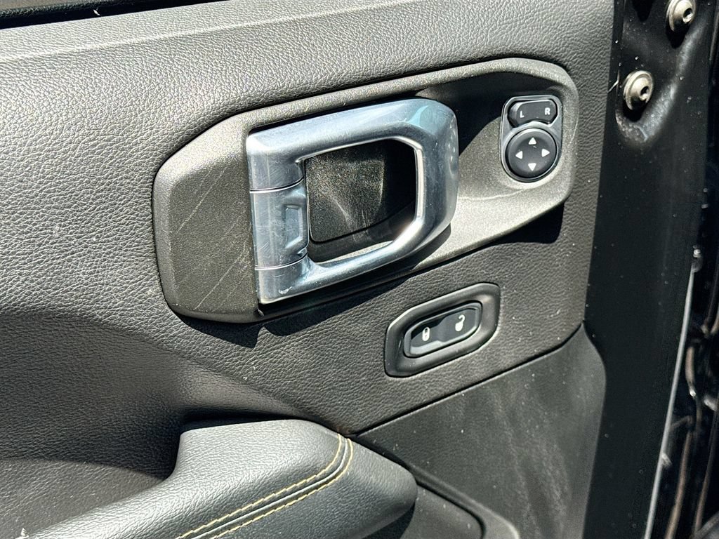 Used 2021 Jeep Wrangler Unlimited Sahara AWD/4WD image 19