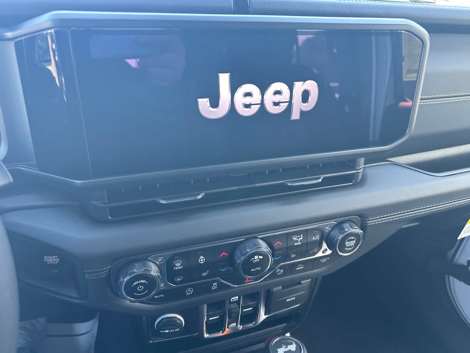 New 2024 Jeep Wrangler Unlimited Sahara w/ Safety Group AWD/4WD image 21