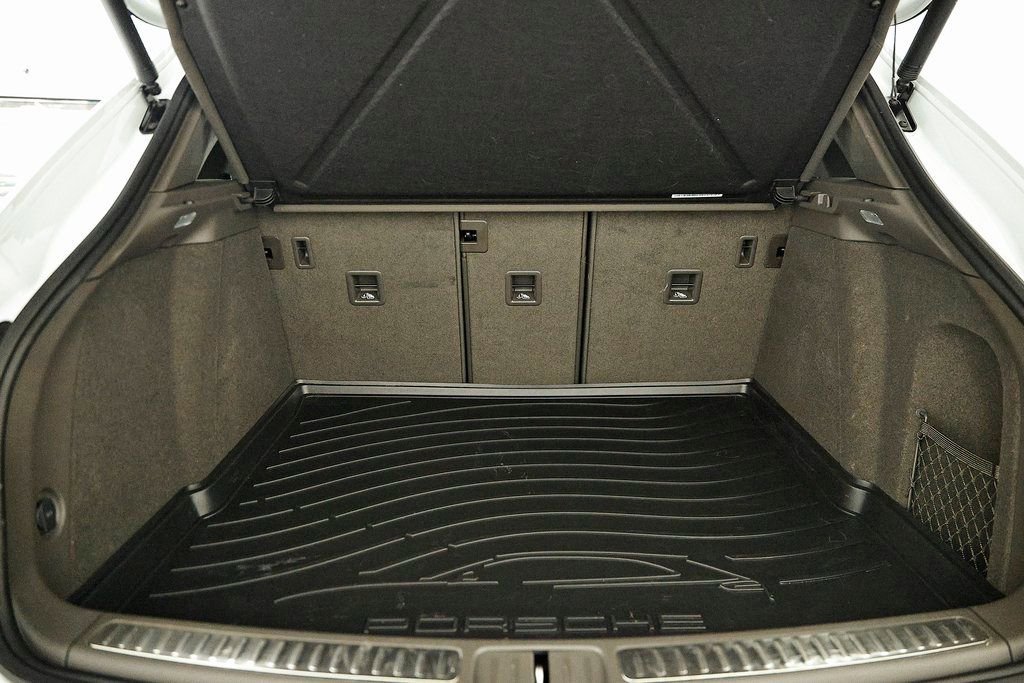 Certified 2025 Porsche Macan image 32