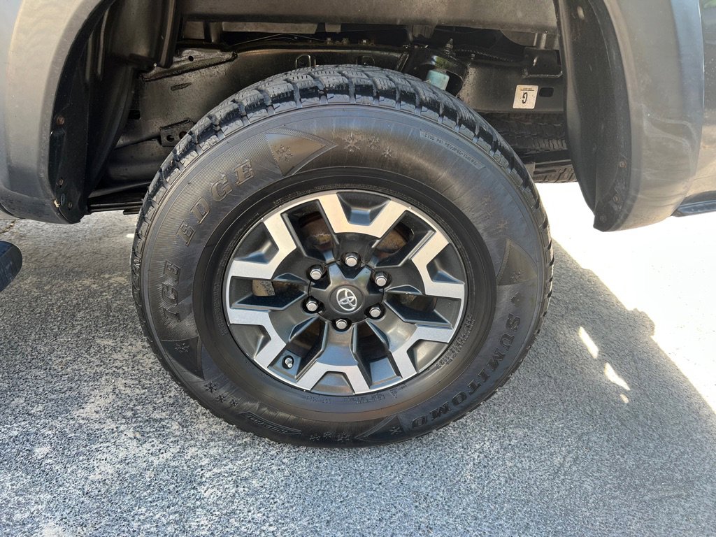 Used 2017 Toyota Tacoma TRD Off-Road image 31