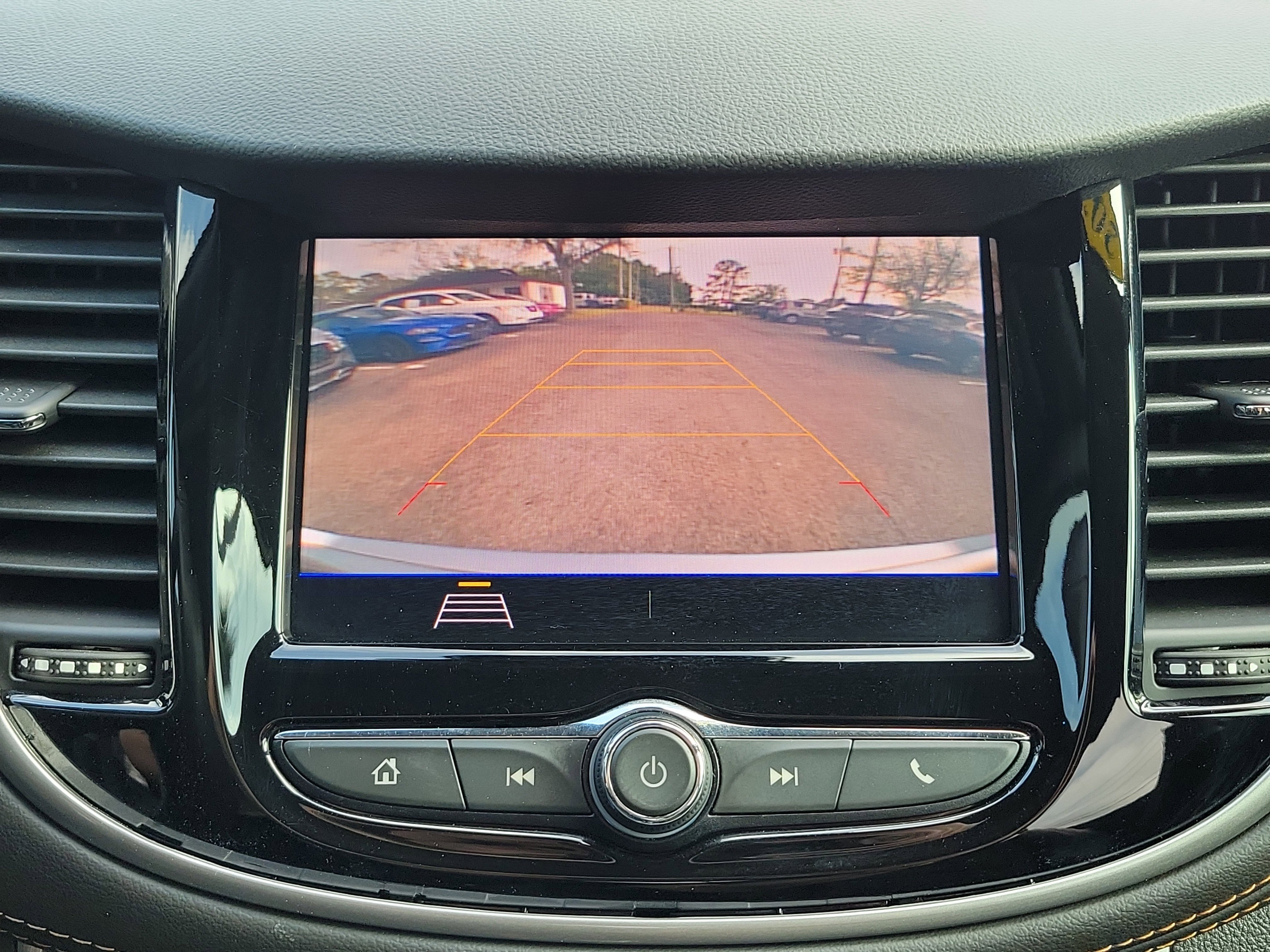 Used 2022 Chevrolet Trax LT w/ Redline Edition image 32